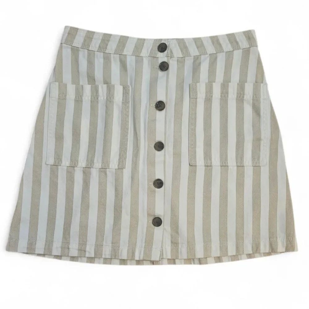 Old Navy Vertical Stripe Button-Front Mini Skirt in Beige and White